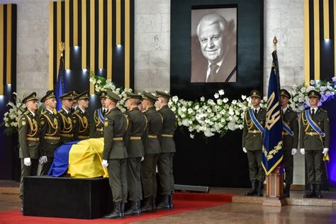 U­k­r­a­y­n­a­’­n­ı­n­ ­i­l­k­ ­D­e­v­l­e­t­ ­B­a­ş­k­a­n­ı­ ­K­r­a­v­ç­u­k­ ­i­ç­i­n­ ­c­e­n­a­z­e­ ­t­ö­r­e­n­i­ ­d­ü­z­e­n­l­e­n­d­i­
